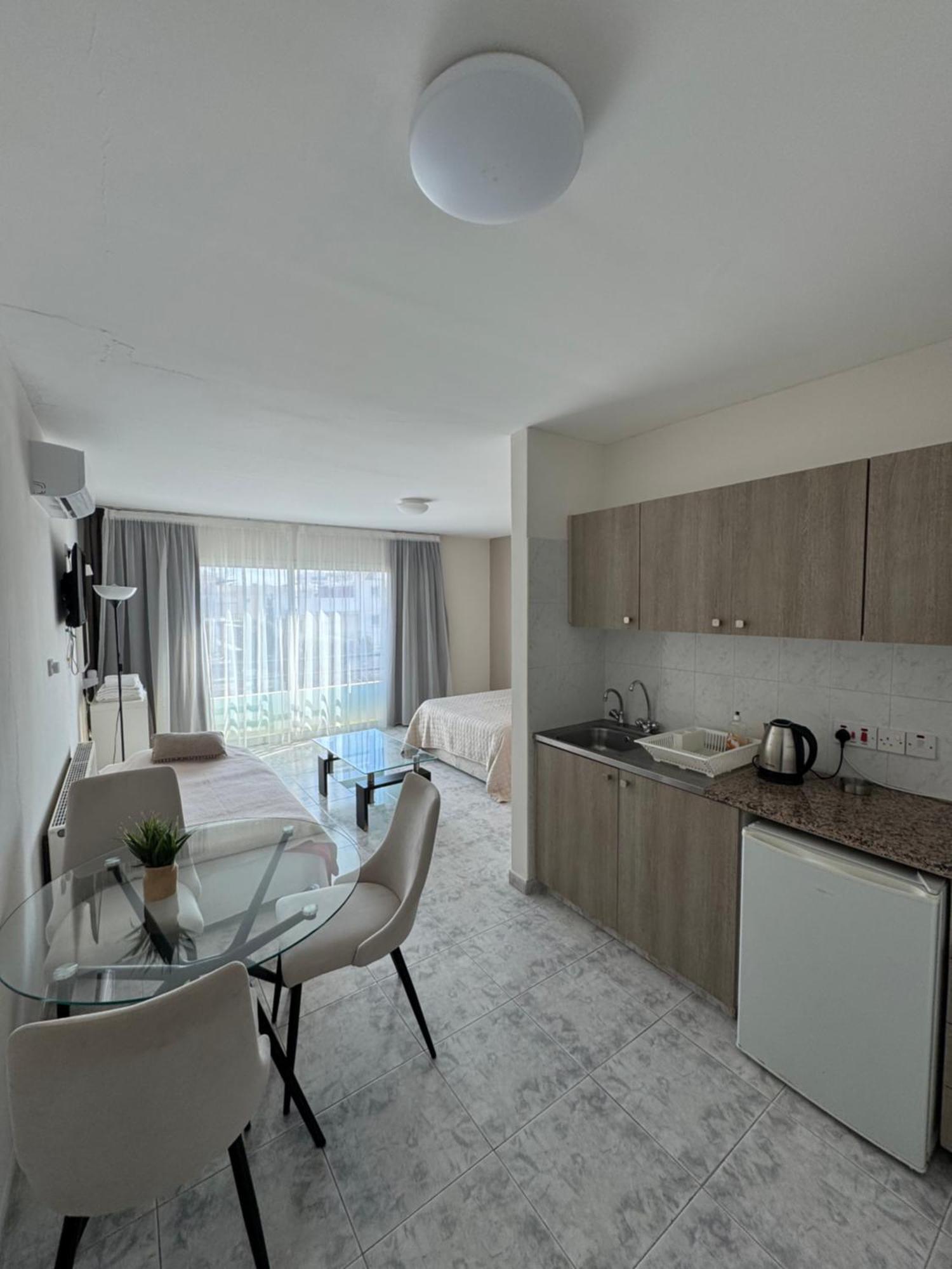 Marianna Hotel Apartments Limassol Ngoại thất bức ảnh